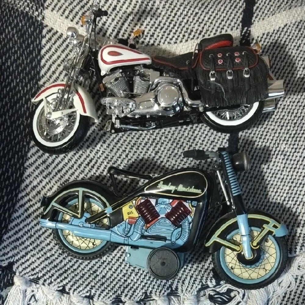 Harley-Davidson Collectible Models in Red, Black, and Blue